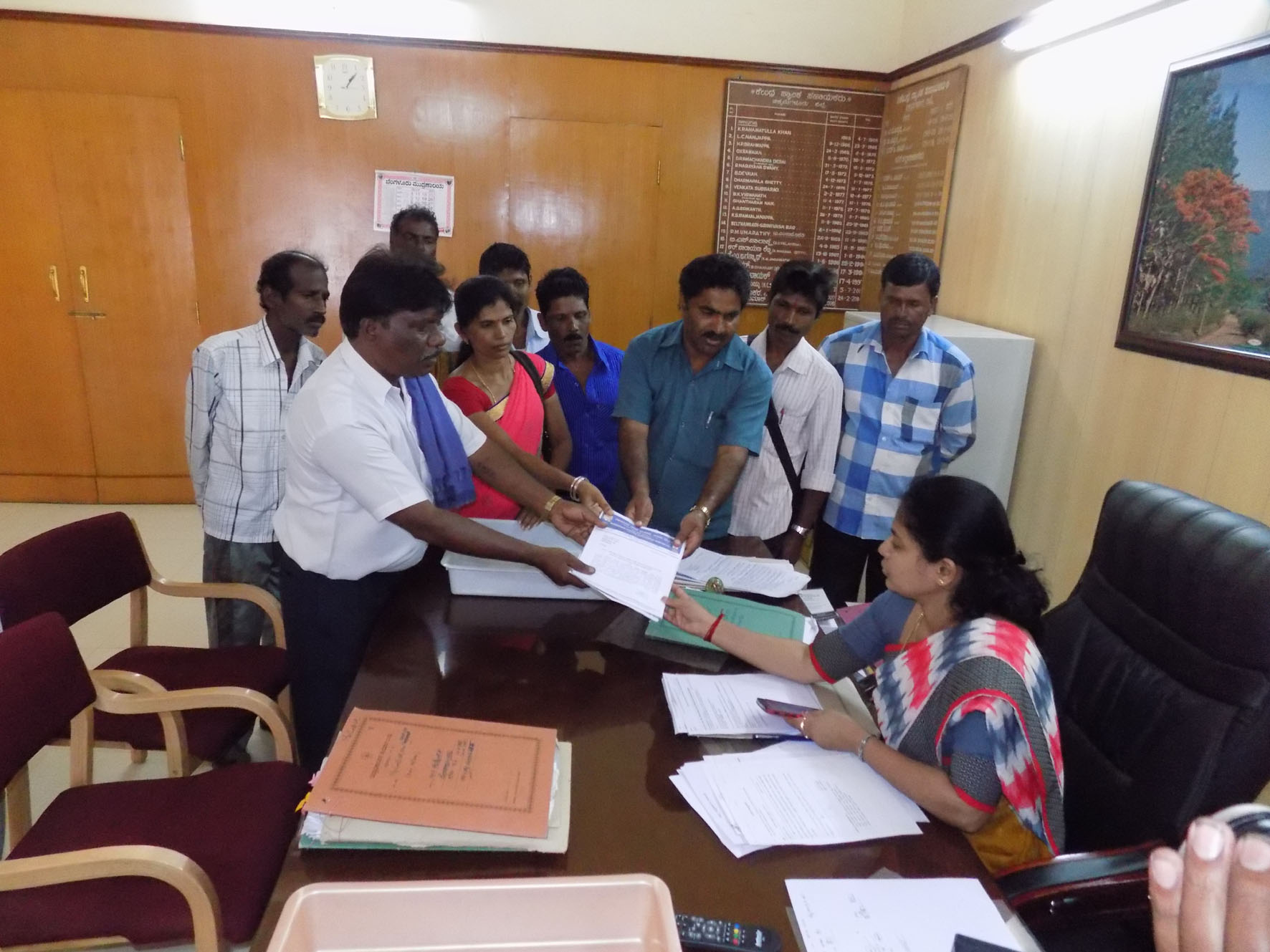 ದಲಿತರ ಮೇಲಿನ ಕಿರುಕುಳ ತಡೆಗೆ ಒತ್ತಾಯಿಸಿ ಡಿಸಿಗೆ ಮನವಿ